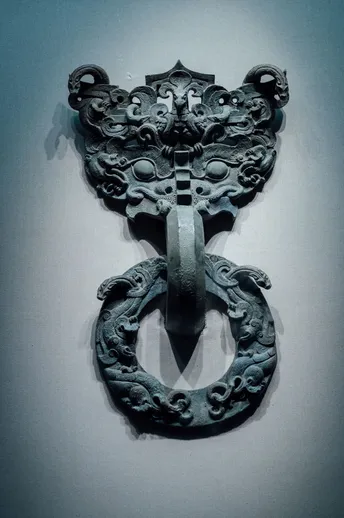 一幅挂在墙上的艺术作品