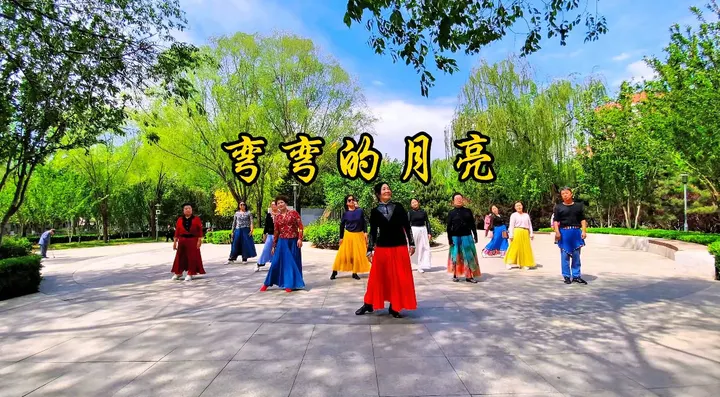 弯弯的月亮
