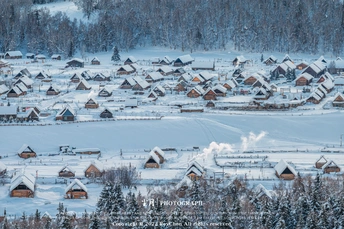 一个小山村的雪景