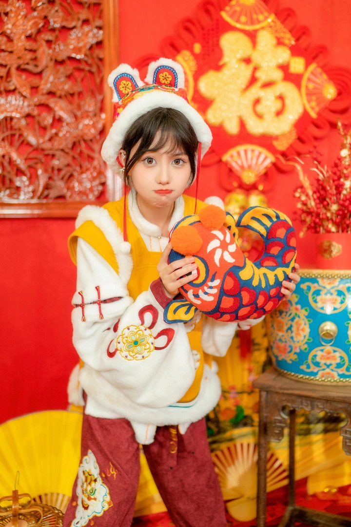 虎妞贺岁，年年有余！