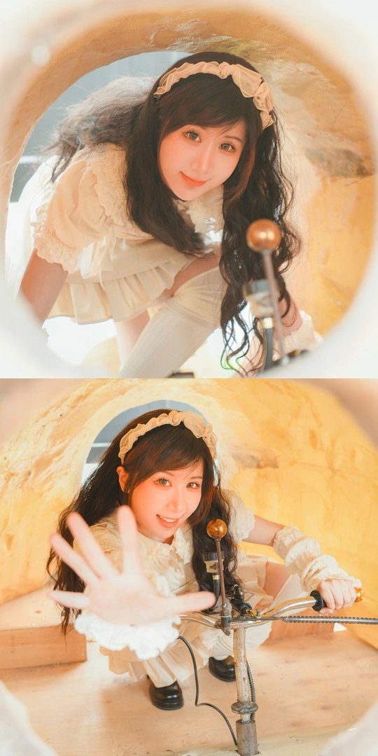 一位穿着白色连衣裙的年轻女子为拍照姿势