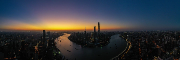 晨曦的外滩