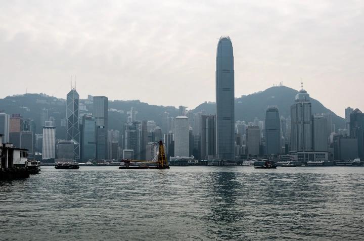 走在香港的寸土之间