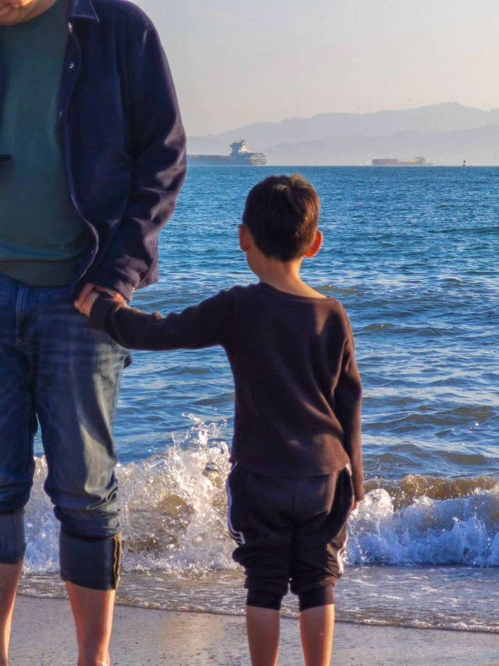 孩童，海与夕阳