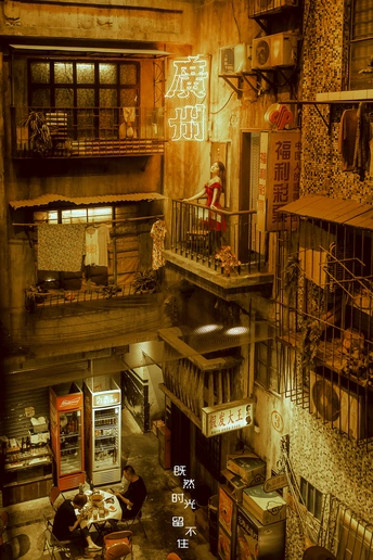 城市区域的空中俯瞰 地面上堆满了东西。