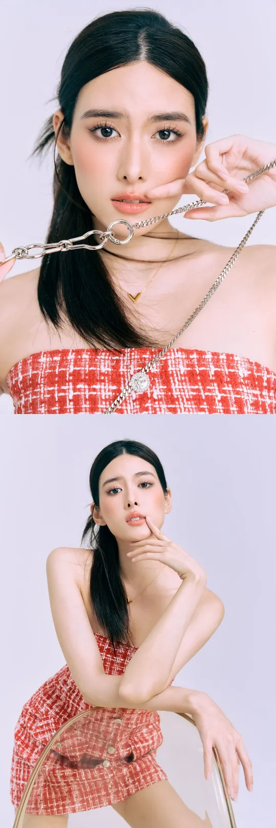 一位穿着红白相间裙子的女人戴着项链在脸上摆姿势