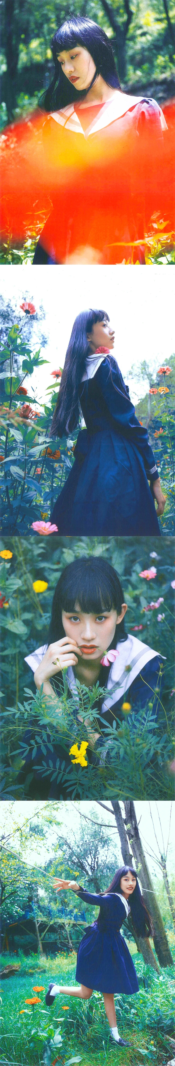 《 小 小 河》寫真集