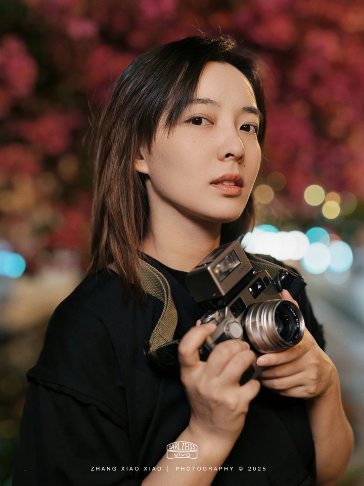 拿胶片相机的女摄影师就是帅！
