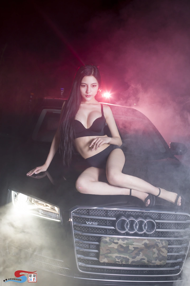 性感迷人车模