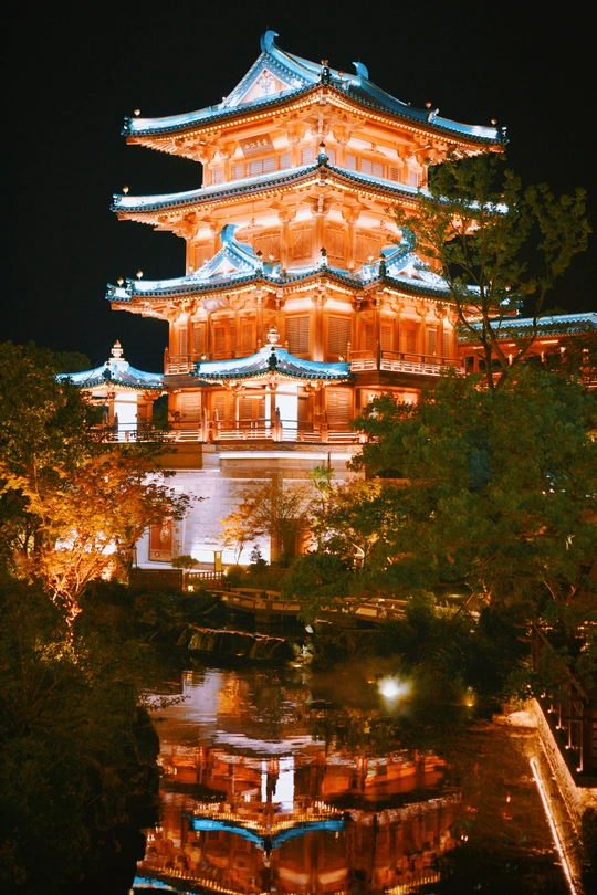 城堡或宝塔的夜景