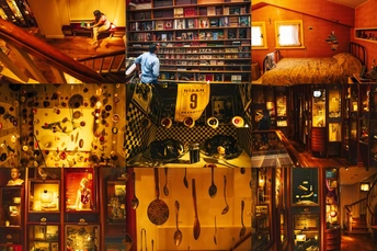 书架满屋子都是 墙上挂着时钟