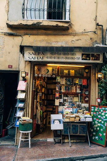 一个小店在街边