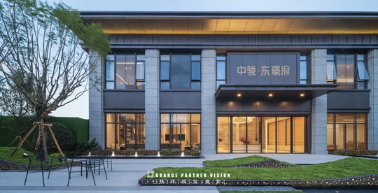 夕阳下的现代办公楼图片