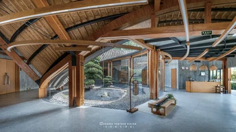 带有木梁的大楼内部