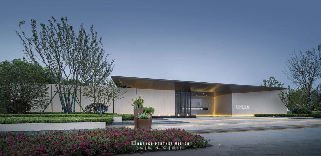 这是一幅三维渲染的现代房屋。