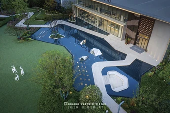 现代家居带有游泳池的俯视图