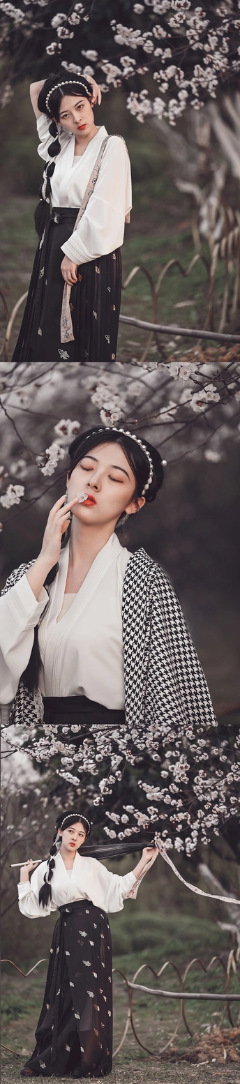 一幅画 画的是一个穿着黑白连衣裙、打着雨伞的女人