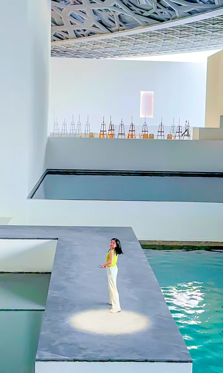 一组苍穹与圆顶的建筑风格