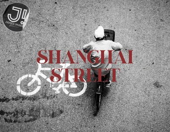 一张骑自行车的人的海报