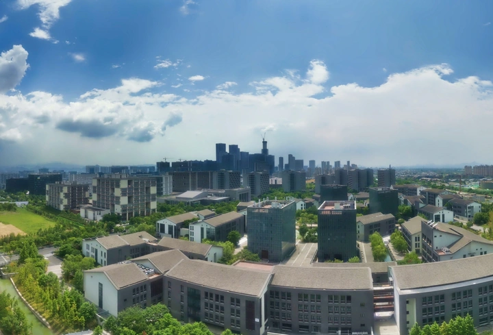 杭师大城建院天台风光