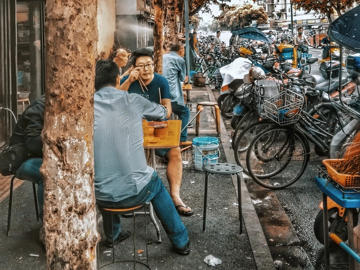 来点啤酒消消暑