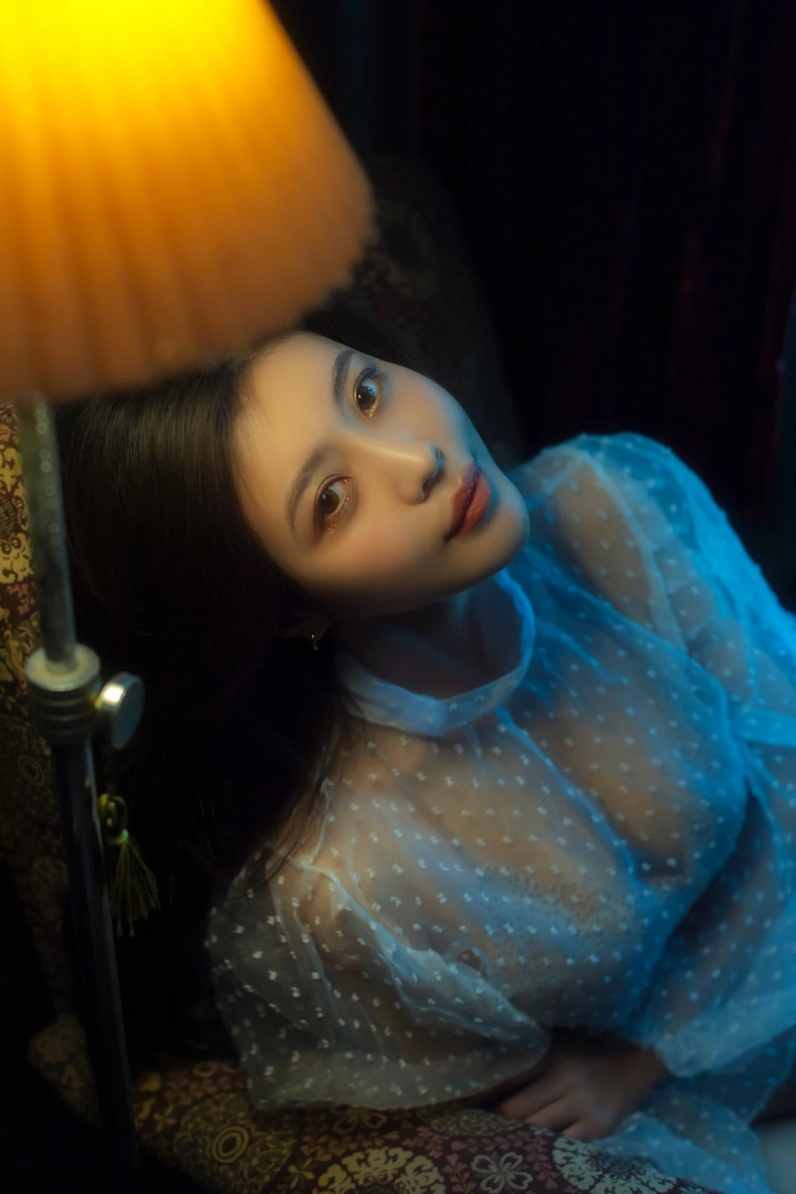 灯下少女