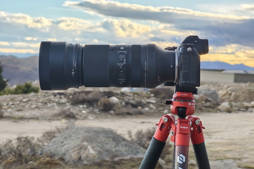 相机在三角架上