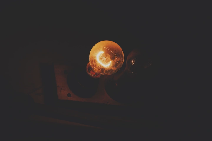 楼道内的光明守护💡