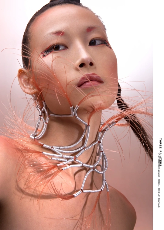 脖子上有线的模型