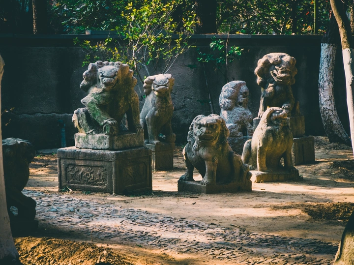 一群石狮子