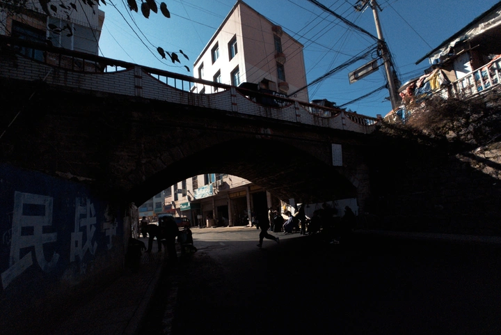 跨越