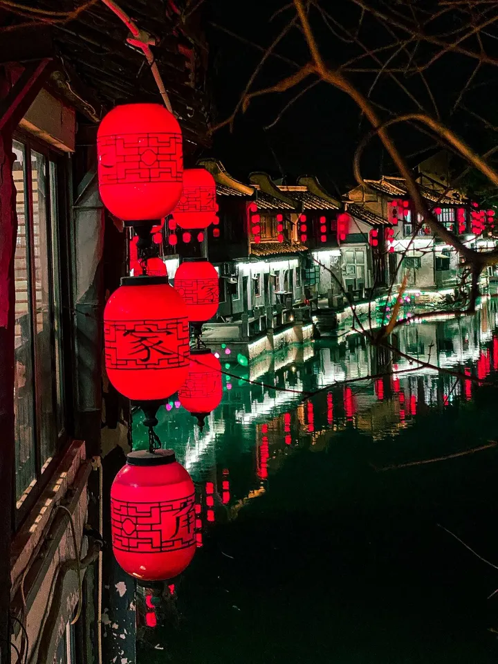 上海朱家角古镇夜景街拍