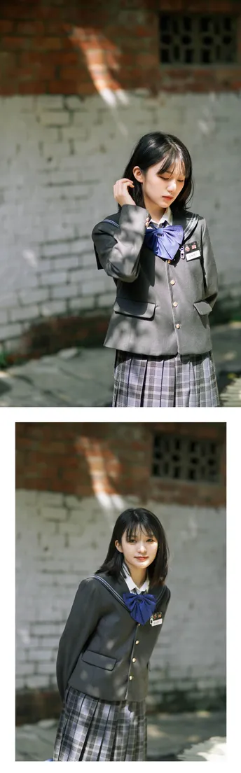 一个穿着校服的年轻女子正在看她的手机