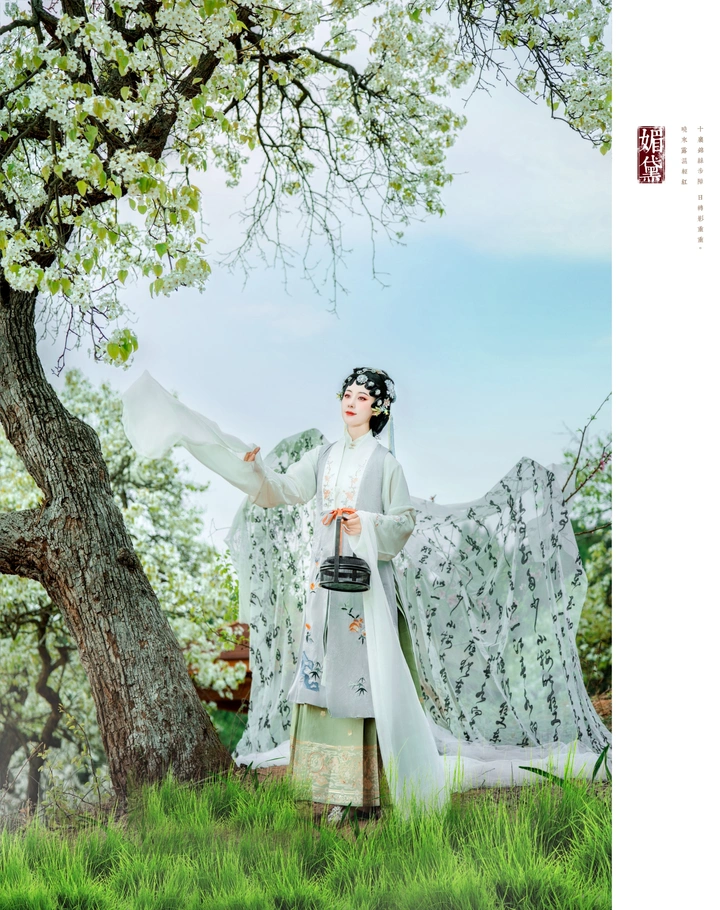 一曲梨花，一幅美人图