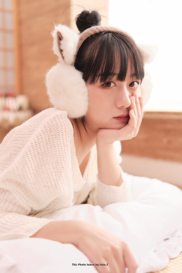 依依