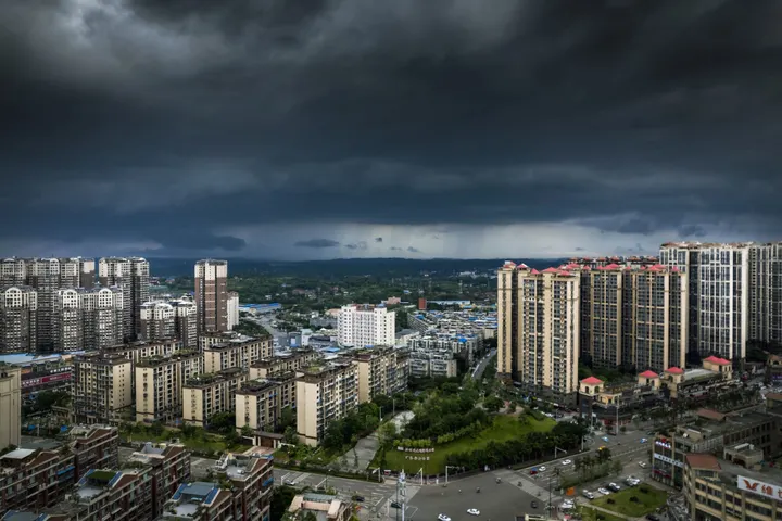 暴雨袭城前