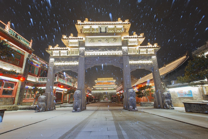 雪中古城