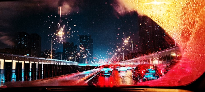 孤灯寒照雨