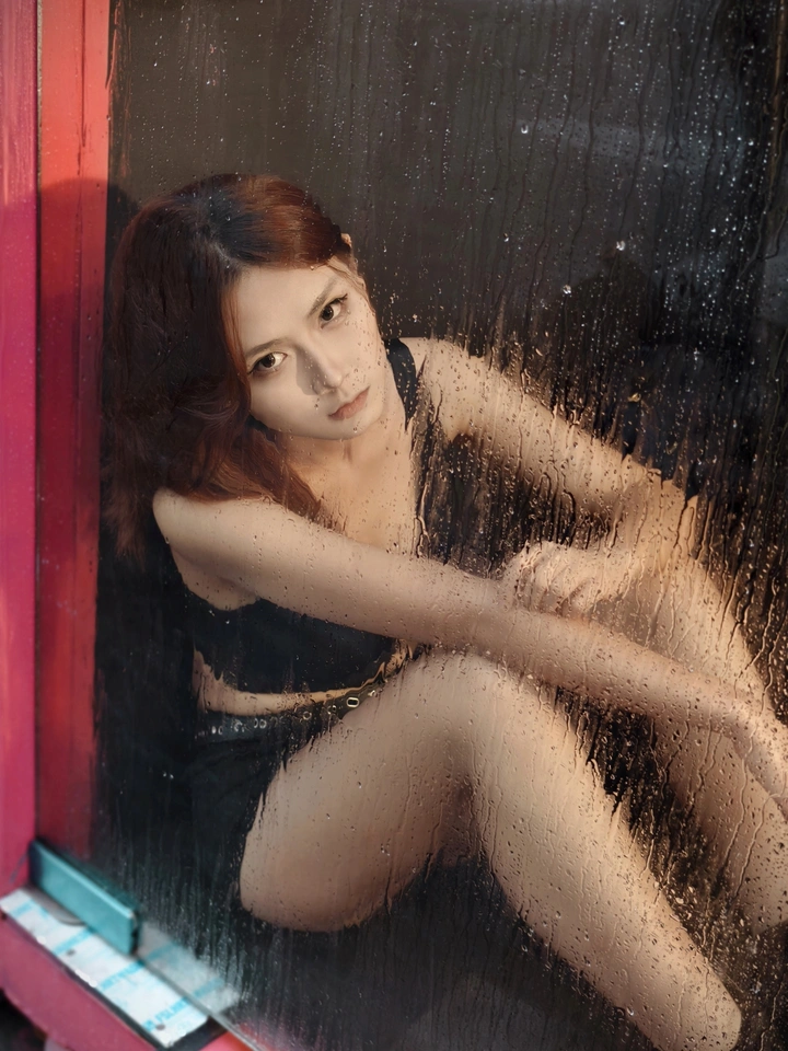《雨幕下的黑调风尚》