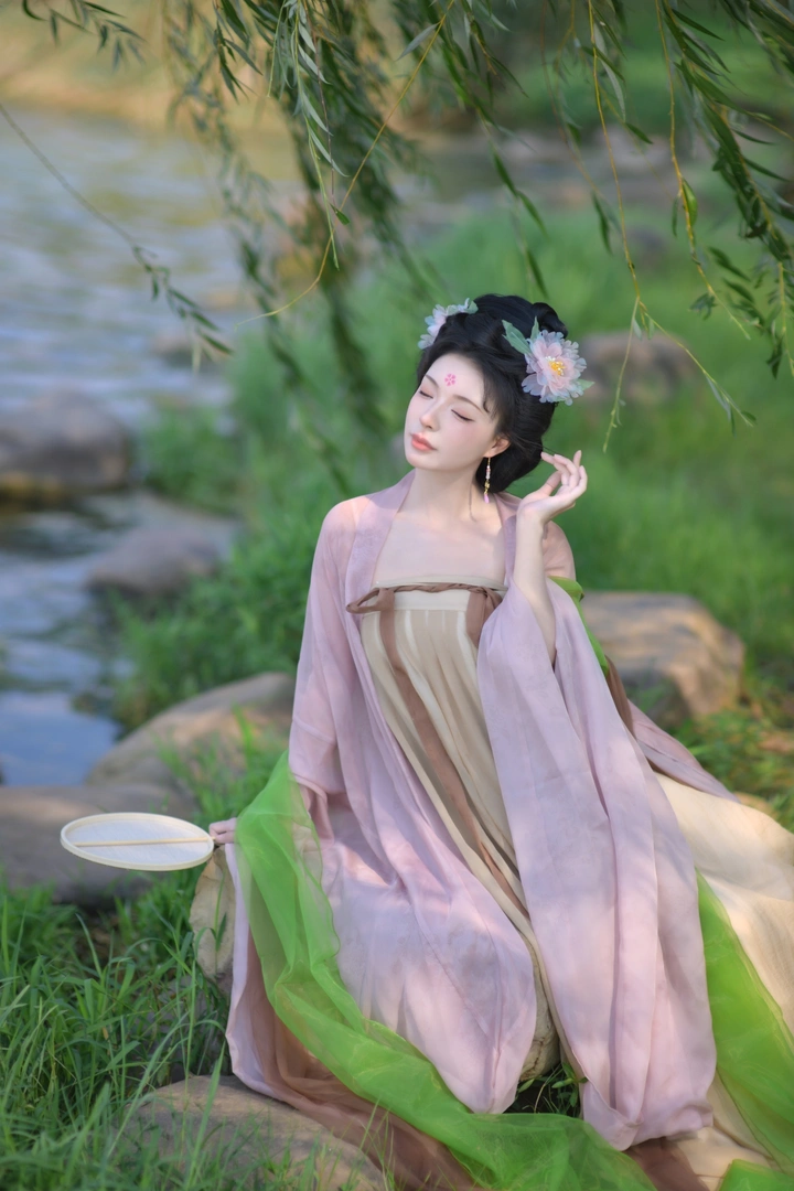 芙蓉如面柳如眉 🌿