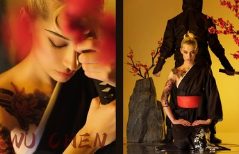 一位穿着红裙子的女人站在一位男士旁边