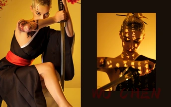 一位年轻女子穿着裙子 手持宝剑的照片