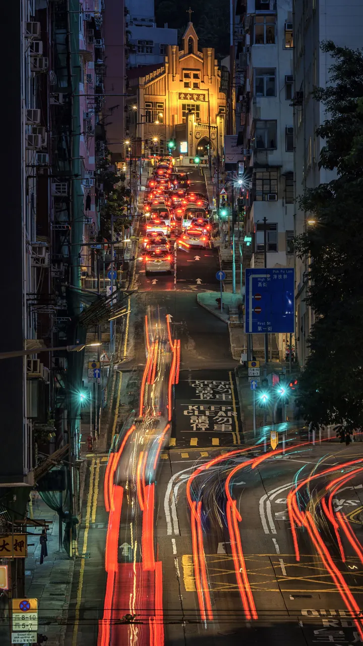 高高在上的声势