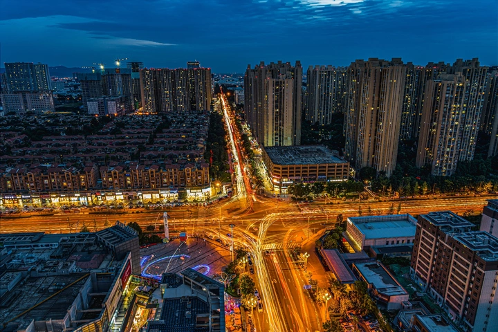 吾悦广场十字路口