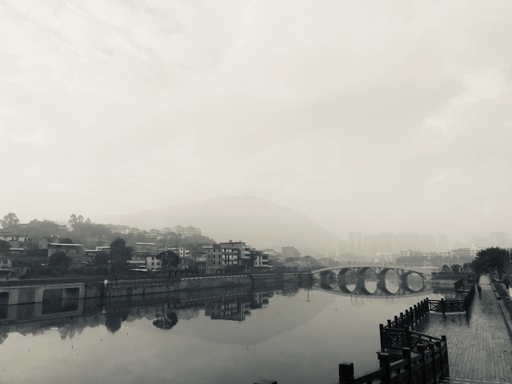 湖边