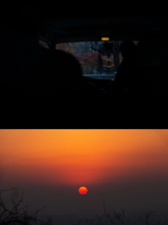 一张从车内拍摄的红日西沉的天空照片