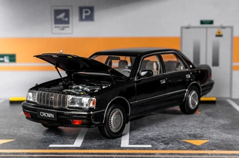 停车场里的汽车玩具模型