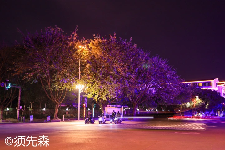 桂林闹市区夜景