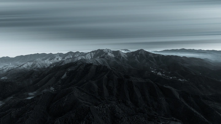 初晨山川