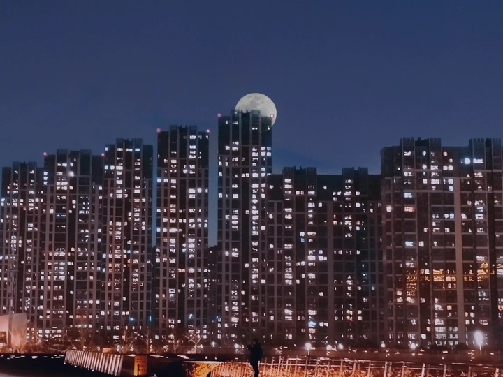 明月挂楼